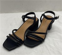 New Sandals size 9