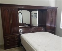 Thomasville Queen Size Bed Frame Wall Unit W