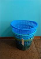 4 Vtg Clothes Baskets