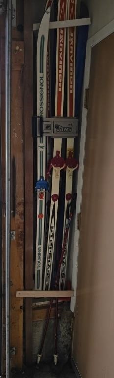 Group of ski's and poles