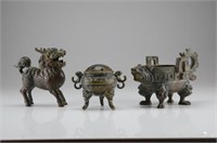 GROUP OF THREE CHINESE ARCHAISTIC BRONZES