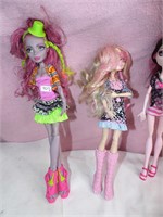 5 Bratz Monster High Dolls