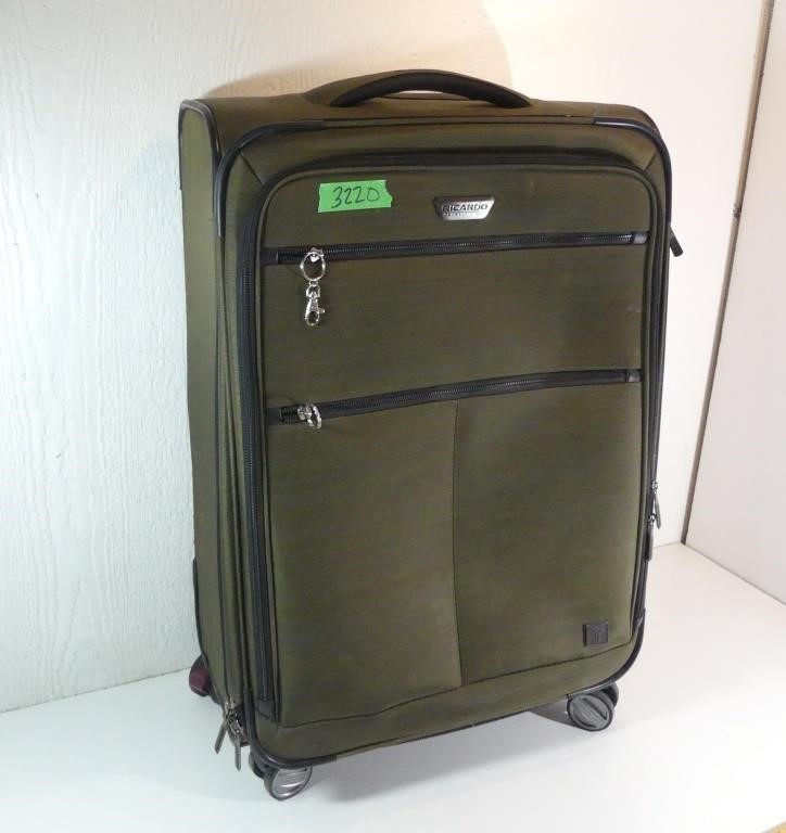 Ricardo Beverly Hill Suitcase n wheels 28"t x 18"w