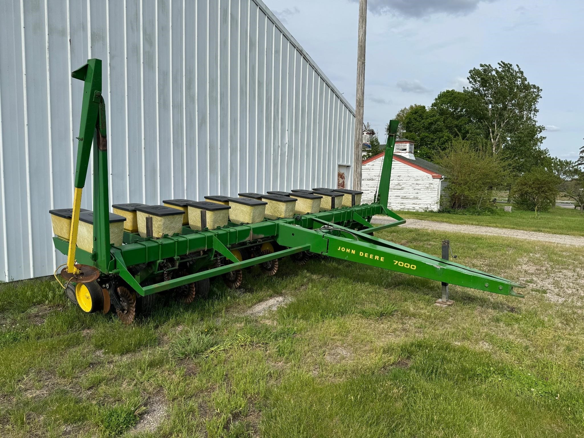 John Deere 7000 Planter-8 Row NICE!!!