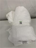 ASSORTED WHITE BATH TOWELS