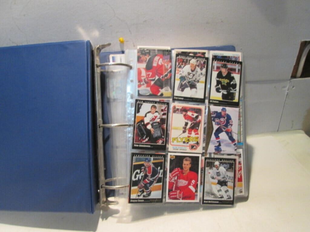 LARGE COLLECTION OF ASSORTED HOCKEY CARDS-BINDER