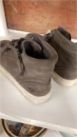 UGG SHOES SIZE 8 PRE OWNED