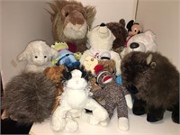 HUGE LOT OF STUFFED ANIMALS