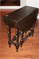 Wooden Gate Leg/Drop Leaf Table, open 41x31x31H