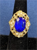 Vintage Costume Jewelry Goldtone ring with blue