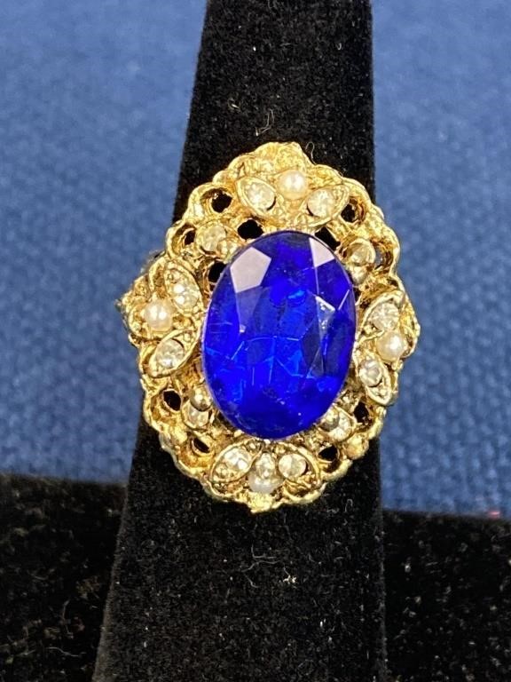 Vintage Costume Jewelry Goldtone ring with blue