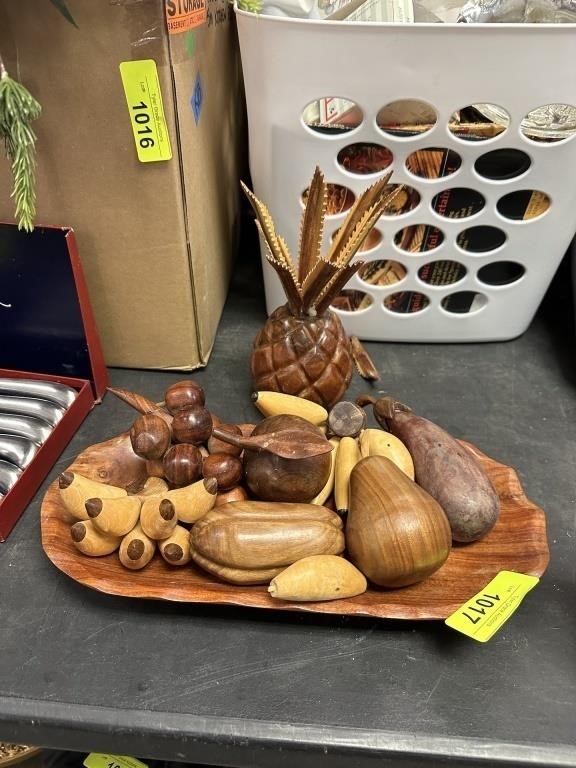 VTG CARVED WOOD FRUIT / PINEAPPLE SPREADERS