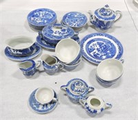Blue Willow set of child's dishes