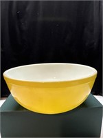 Vtg Pyrex Large Yellow Mixing Bowl