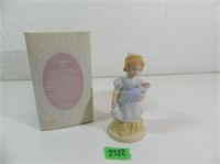 Avon "A Mother's Love" Porcelain Figurine 5.5"t