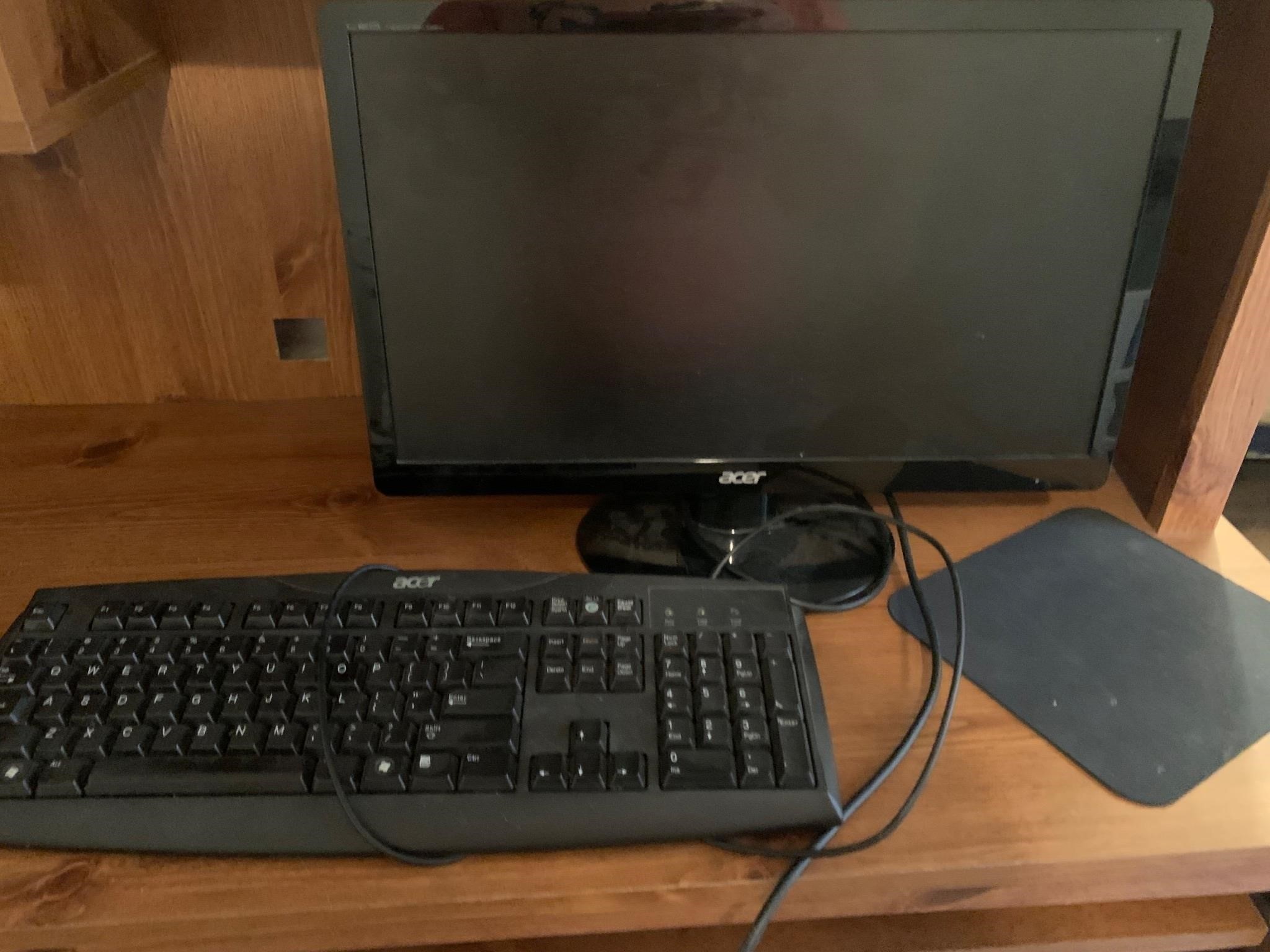 Monitor & Keyboard