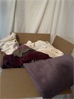 Box lot Miscellaneous towels and wash clothes