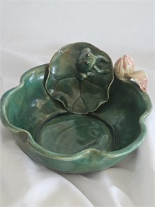 GORGEOUS HAND MADE POTTERY FROG ON A LILLYPAD BOWL