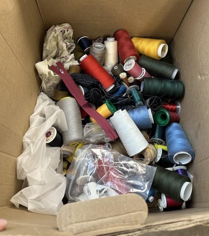 LARGE LOT OF THREAD SPOOLS