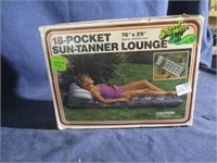 18-pocket sun-tanner lounge