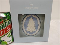 Wedgwood ornament, oval w Christmas tree