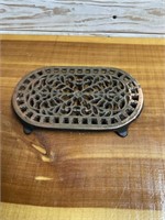 CAST METAL TRIVET