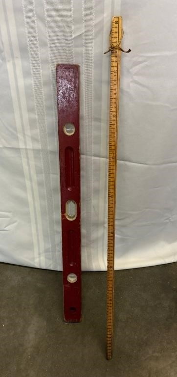 Wooden Level 30 inch Belknap Bluegrass Red