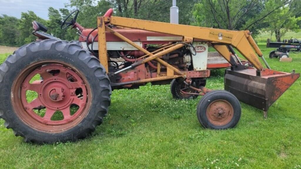 Farmall 560 -Gas- Super K loader