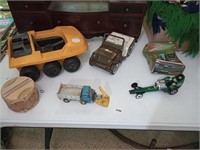 Fun lot of vintage children's toys including a