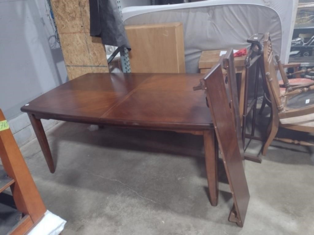 Vintage Dining Room Table With 2 leaves & 6 Chairs