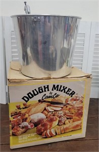 Dough mixer - looks new / old