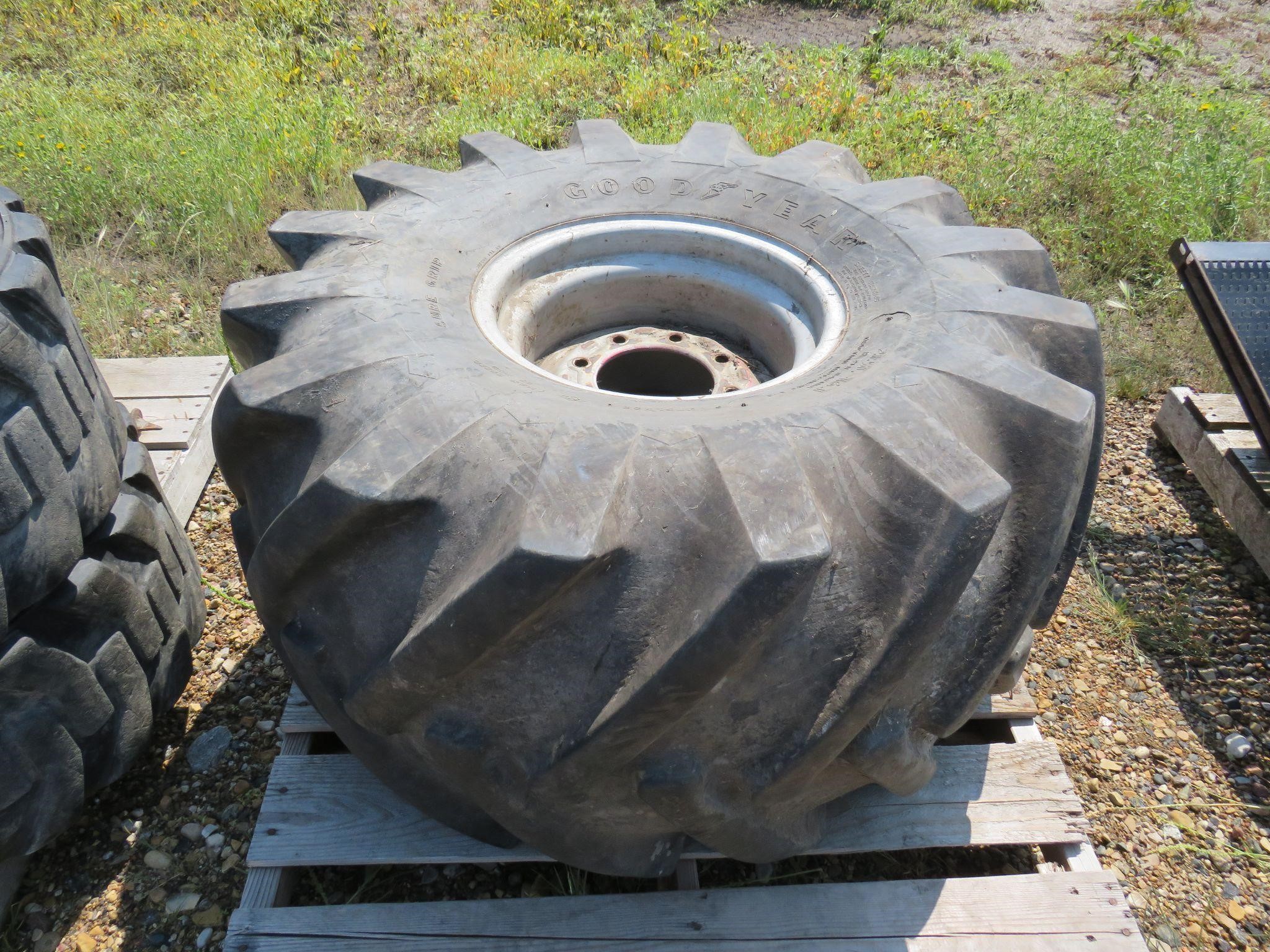 GOOD YEAR SWATHER TIRE 21.5L-16.1