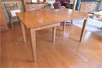Amish Made Oak Kitchen Table (2 Leaves)