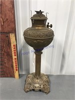 Metal base kerosene lamp, no chimney