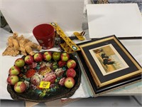STACK OF FRAMED WALL ART, DÉCOR APPLES, METAL