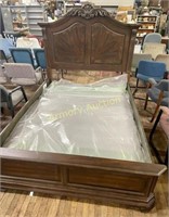 QUEEN BED W/ RAILS AND SLATS -