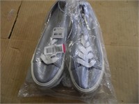 NEW Size 4 Girls' Pascale Lace-Up Sneakers