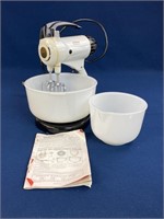 Sunbeam Mixmaster stand mixer with 2 bowls,