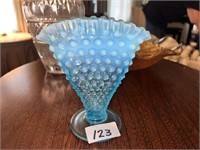 FENTON HOBNAIL FAN VASE