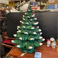 VTG Ceramic Christmas tree *works*