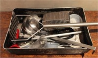 LOT OF ASSORTED KITCHENWARE