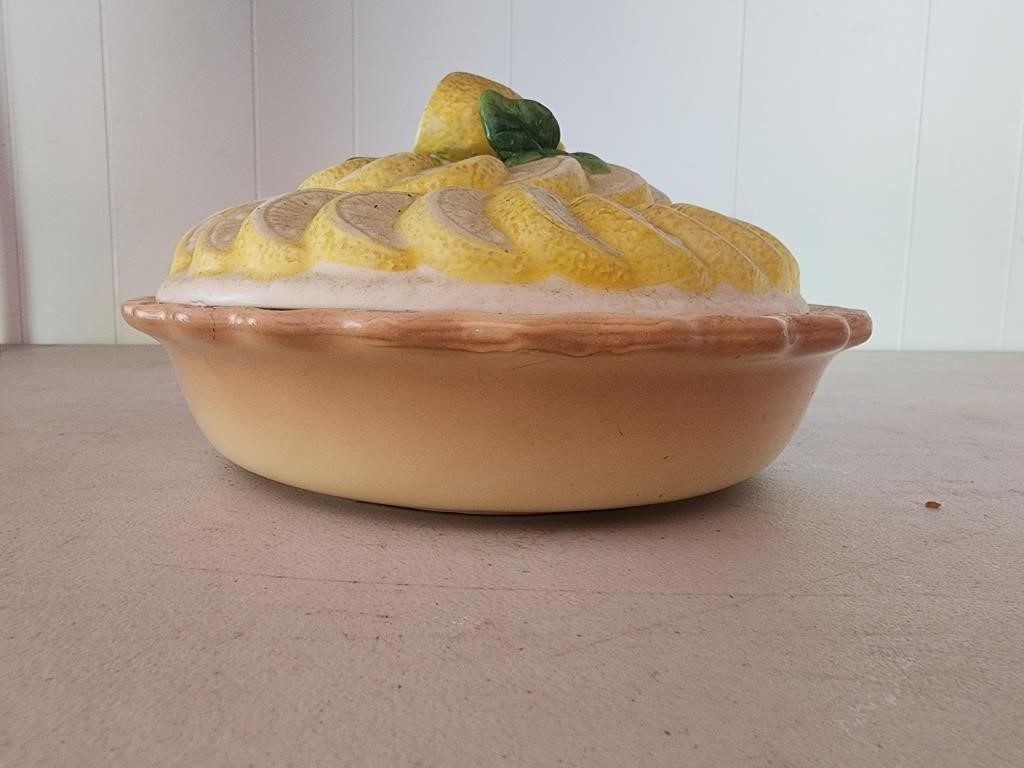 Covered lemon pie dish 10" diameter