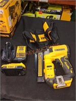 DeWalt 20V 23Ga pin nailer kit