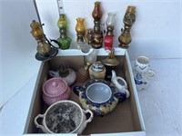 Lot of small oil lamps, misc