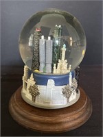 Snow globe Musical works 7” tall plays my kind of
