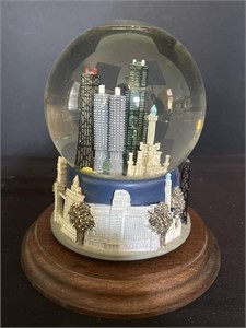 Snow globe Musical works 7” tall plays my kind of