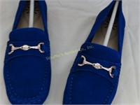 NIB Isaac Mizrahi Mannie blue suede shoe size 8