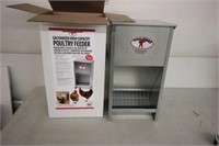 Poultry feeder