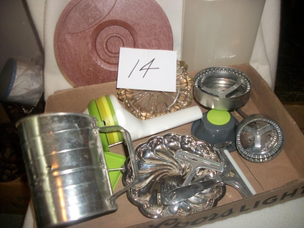 MISC KITCHENWARE LOT