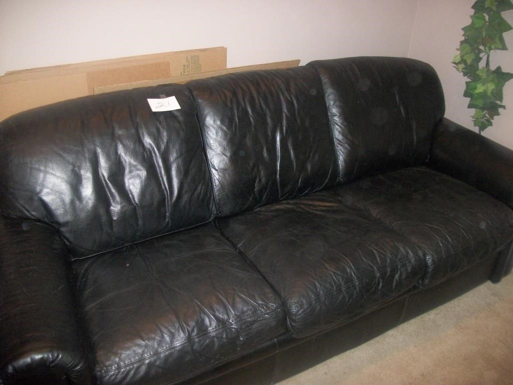 BLACK LEATHER COUCH